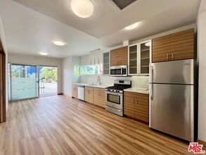 Building Photo - 505 N San Vicente Blvd