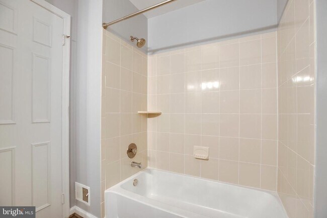 Building Photo - 6012 Westbourne Pl