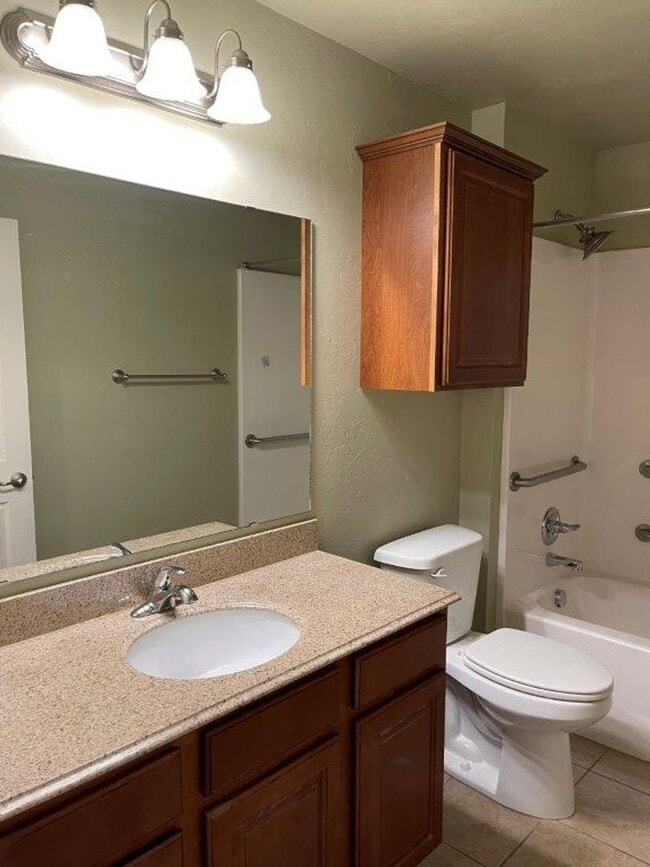 Building Photo - 2 bed Senior Living with All appliances an...