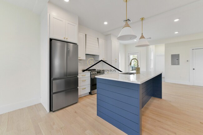 Building Photo - 132 Marginal St