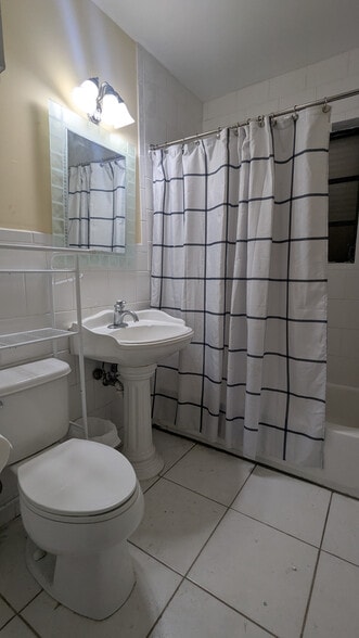 Second Bathroom with Bathtub - 6515 SW 48th St