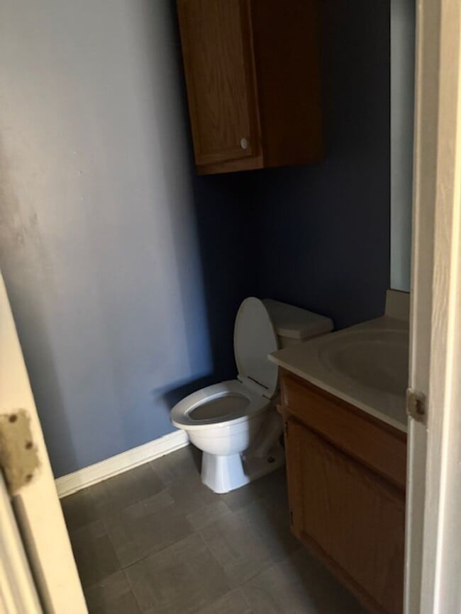 Building Photo - 2bd/2ba with an oversized single car garage