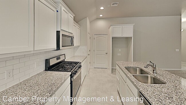 Building Photo - 4 br, 2 bath House - 2225 Cale Cove