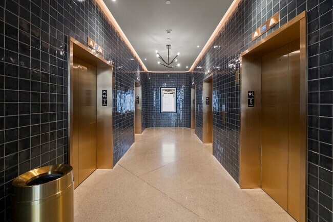 Building Photo - 215 SW 5th Ave