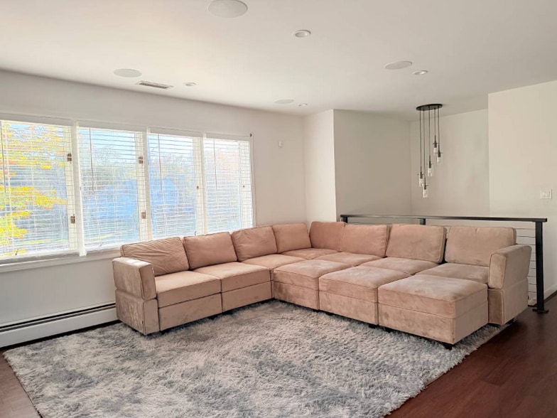 Building Photo - 43 Duel Dr