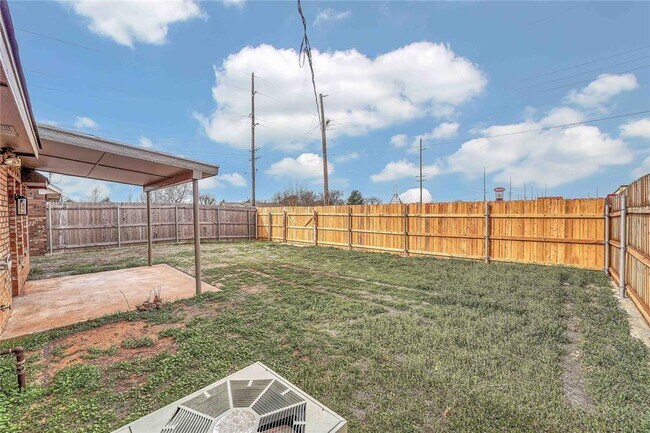 Building Photo - 2805 Shiloh Ln