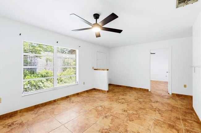 Building Photo - 2777 Dueby St