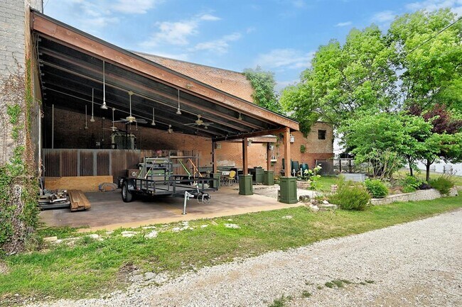 Building Photo - 104 Hoxie St