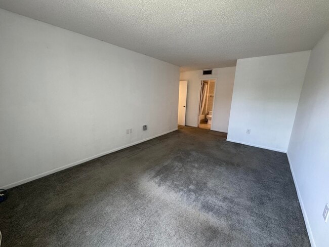Building Photo - 4990 E Sabal Palm Blvd