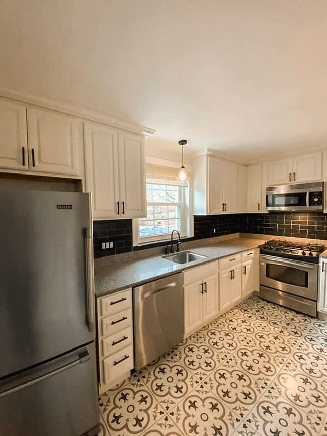 Building Photo - Charming 3 Bedroom, 2 Bath Home in Welcoming Warwick Village