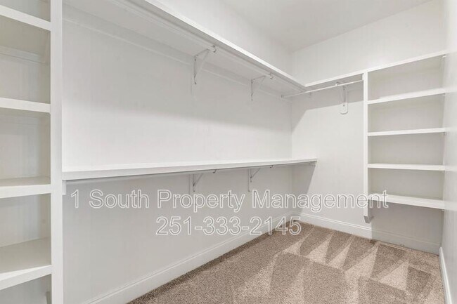 Building Photo - 925 Charleston Loop