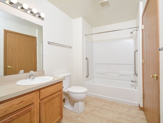 Building Photo - The Waterford Apartments