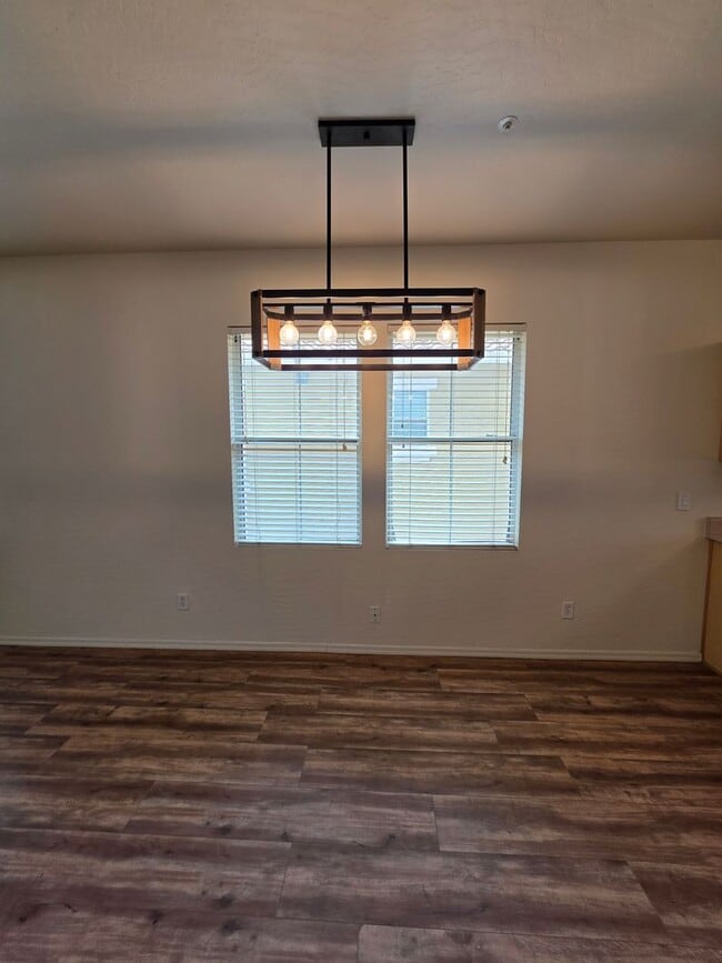 Building Photo - 907 W Wendy Way
