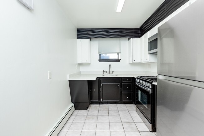 Building Photo - 100 Lakeview Ave