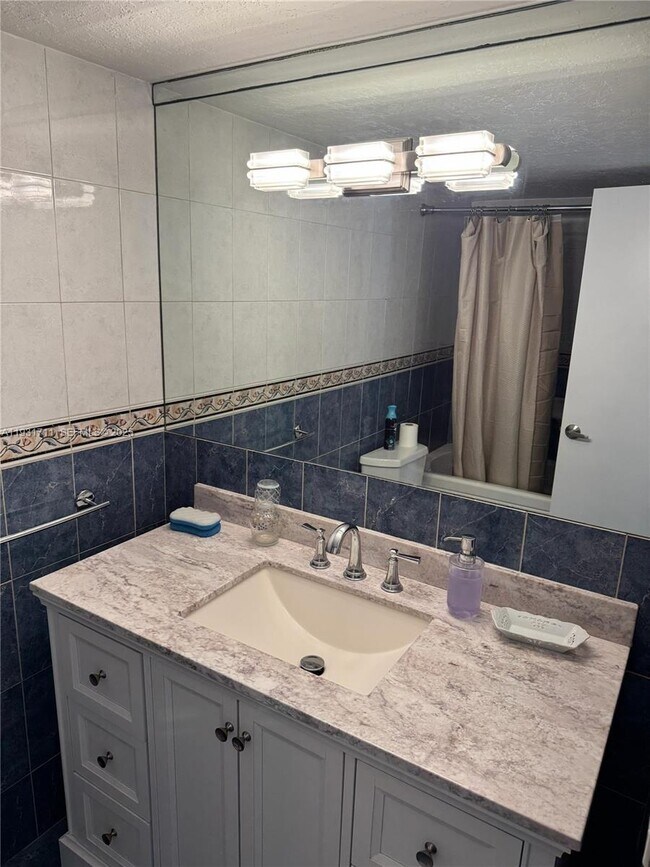 Building Photo - 11930 N Bayshore Dr