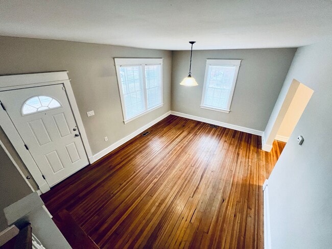 Building Photo - Beautifully Renovated 4bdrm/2bth Home Located in Richmond's Southside!!