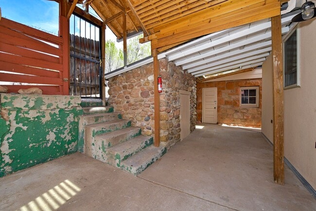 Building Photo - Redstone Cabin featuring Luxury, Convenien...