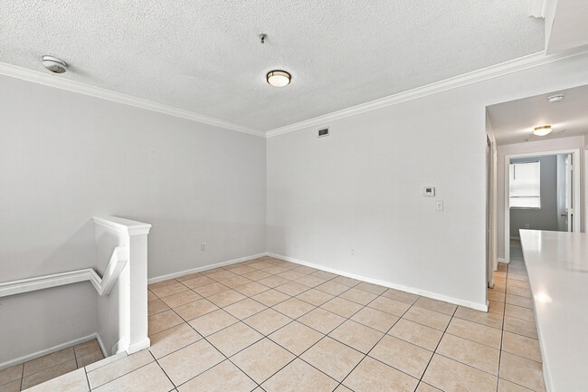 Building Photo - 5860 W Sample Rd