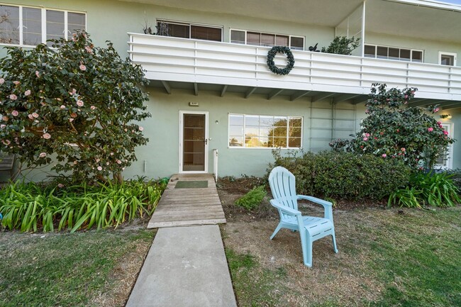 Building Photo - Charming 2-Bedroom Condo in Historic Villa...