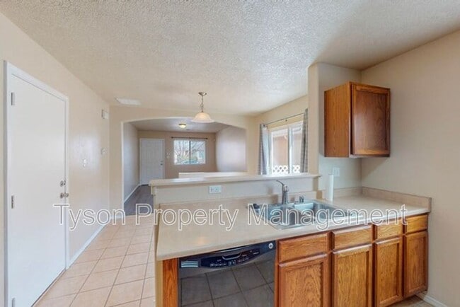 Building Photo - 3739 Clear Creek Rd