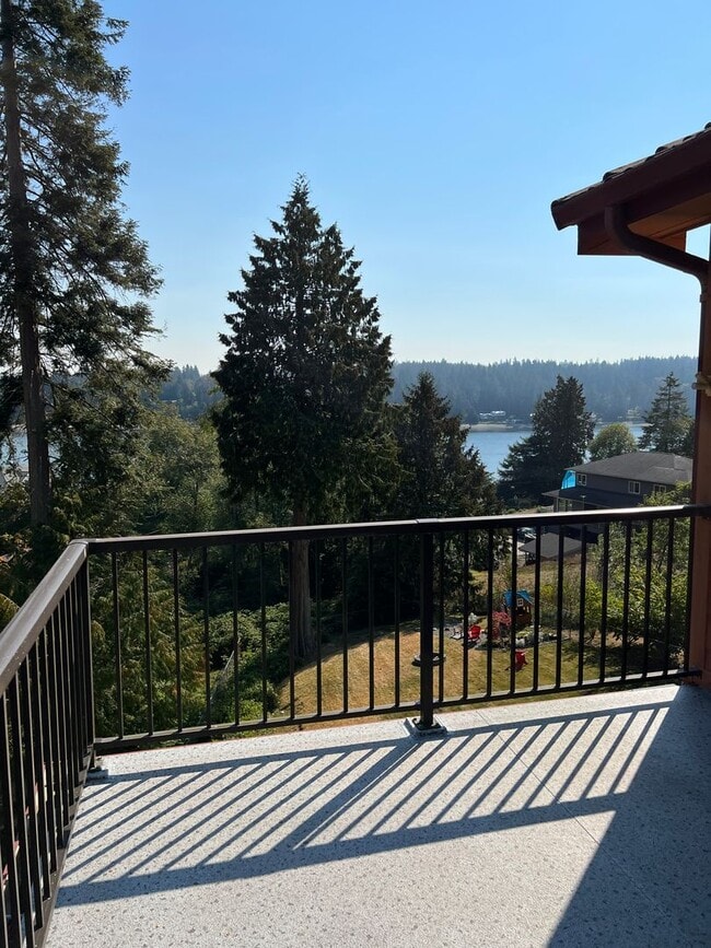 Building Photo - Suquamish View Home