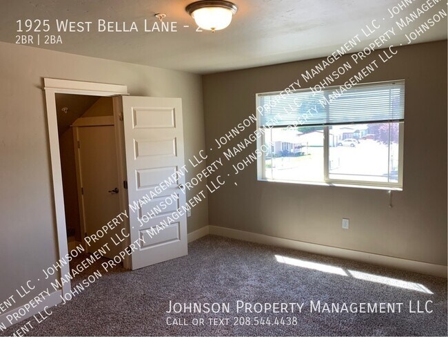 Building Photo - 1925 W Bella Ln