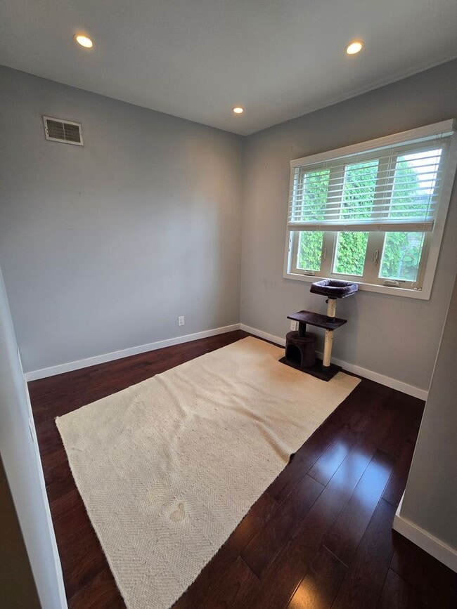 Building Photo - Bright 3 bed 1.5 bath in WHITMAN SOUTH PHI...