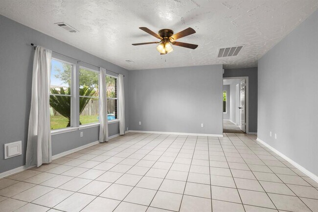 Building Photo - 6615 Broken Stone