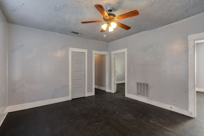 Building Photo - 1209 Gladiolus St