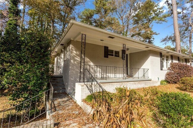 Building Photo - 2720 Stonecreek Rd