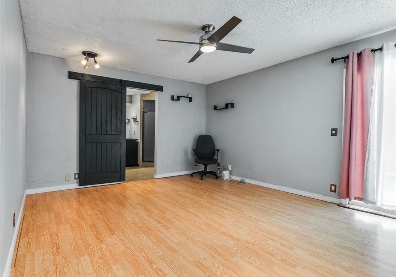 Building Photo - 6705 Bayberry Dr