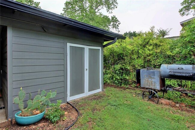 Building Photo - 7807 Lazy Ln