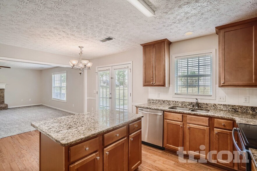 Building Photo - 1230 Webb Farm Ln