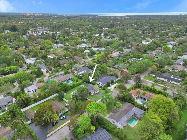 Building Photo - 13555 SW 74th Ave