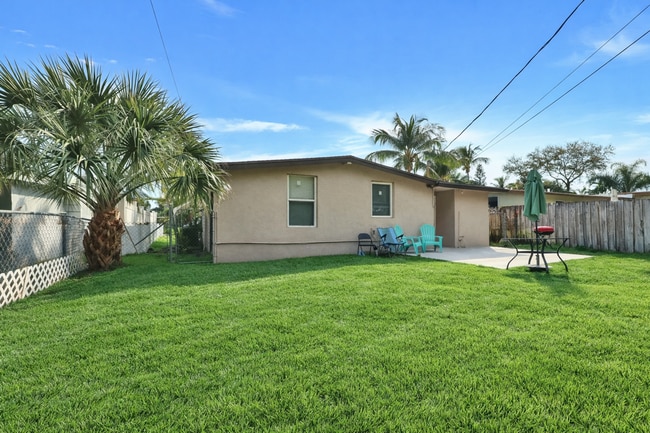 Building Photo - Single Family Home in Non HOA East Boca Raton