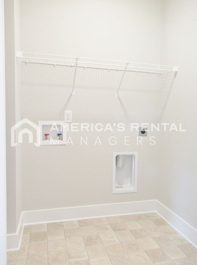 Building Photo - DEPOSIT PENDING! Beautiful Town Home with Garage in Chelsea... Available to View Now!!!