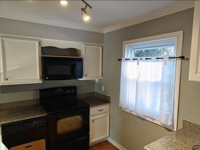 Building Photo - 1813 Brentwood