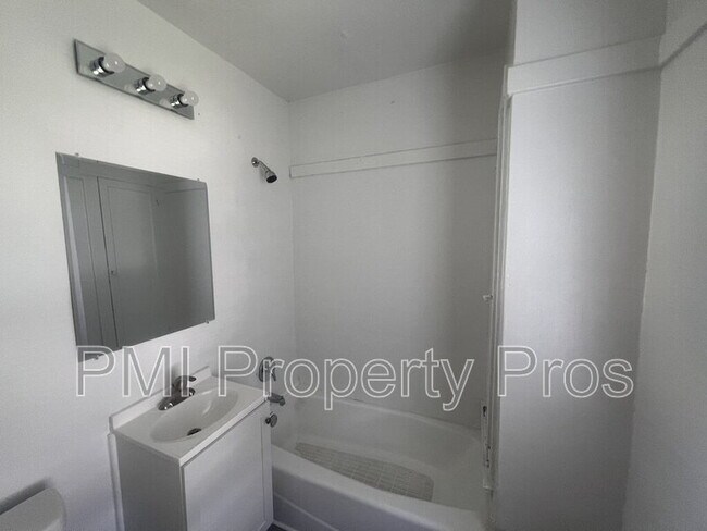 Building Photo - 3138 N 11th St