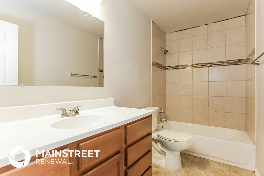 Building Photo - 706 Lloyd St