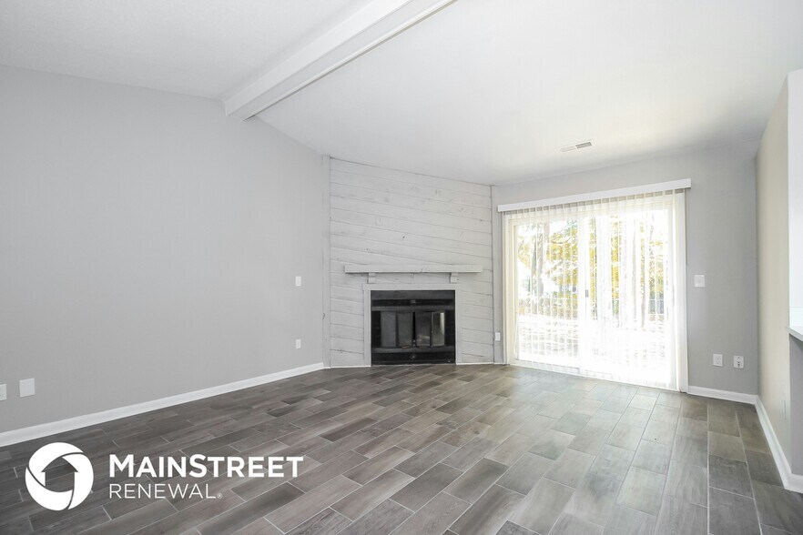 Building Photo - 1620 Stoneybrook Dr