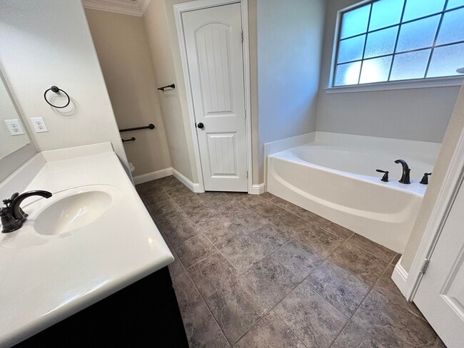 Building Photo - 5612 109th St