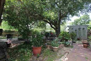 Building Photo - 121 Seaman Dr