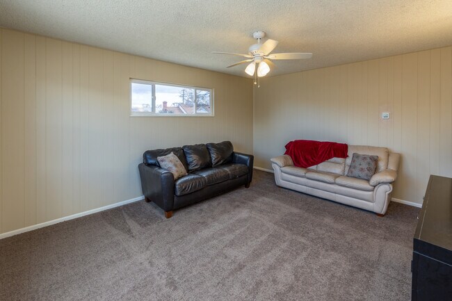 Building Photo - 1100 Kirman Ave