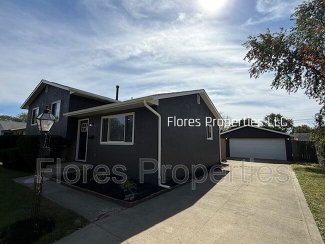 Building Photo - 1413 Cranwood Dr
