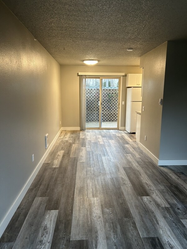 Building Photo - 3437 Redwood Ave