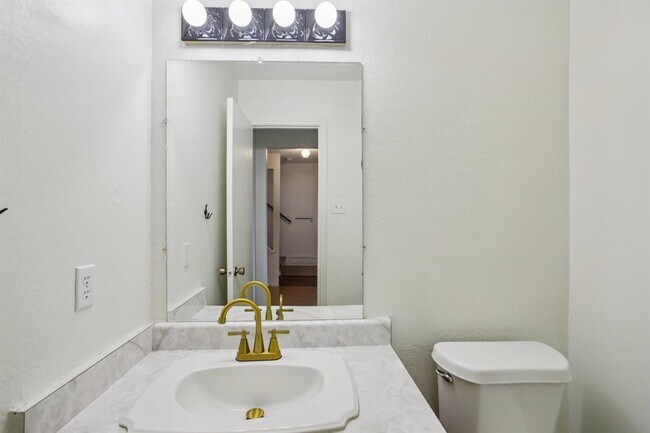 Building Photo - 1300 Tuxford Cove