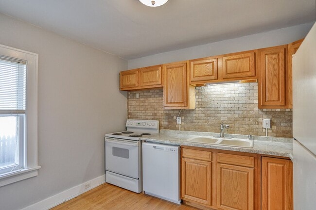 Building Photo - 2 Bed 1.5 Bath Single Family Home With Large Upper Loft Area in Wausau