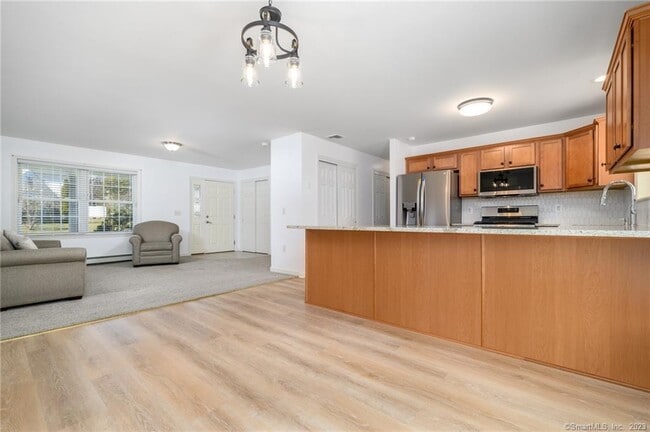 Building Photo - 217 Highlawn Rd