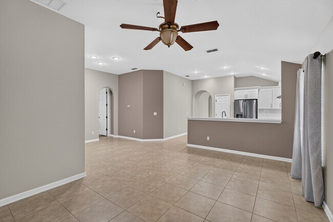 Building Photo - 73 Durango Dr