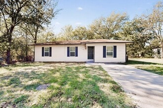 Building Photo - Beautifully Updated 3-Bed, 2-Bath Home in Quiet Greenville Neighborhood